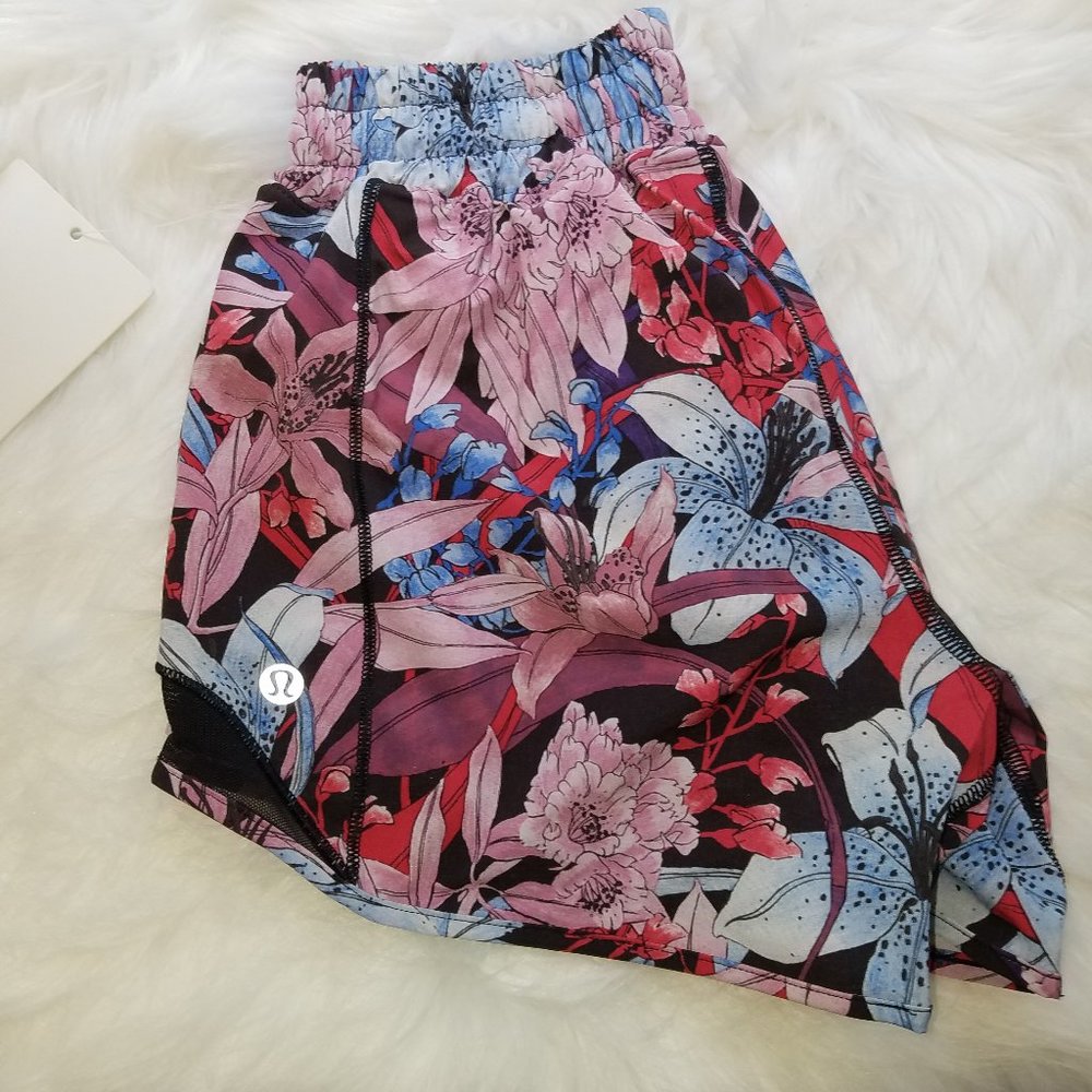 Lululemon Hotty Hot short 4'' Long Lush Lillies 2 - Picture 10 of 11
